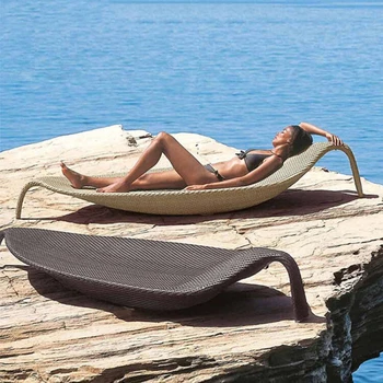 Väljas tugitool vaba aja veetmise rotangist tool väljas villa bassein aias rotangist diivan-voodi resort hotel beach voodi